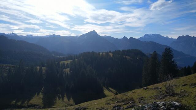 ...geniessen wir während dem Wandern ein sehr schönes Panorama