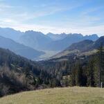 von wo wir einen sehr schönen Blick in die Linthebene, auf den Walensee und in die Glarneralpen geniessen