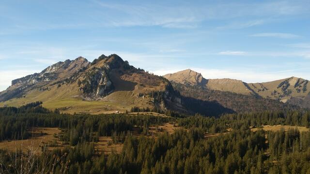 schöner Blick auf Mattstock, Speer und Speermürli. Unsere Wanderungen kommen sofort in den Sinn