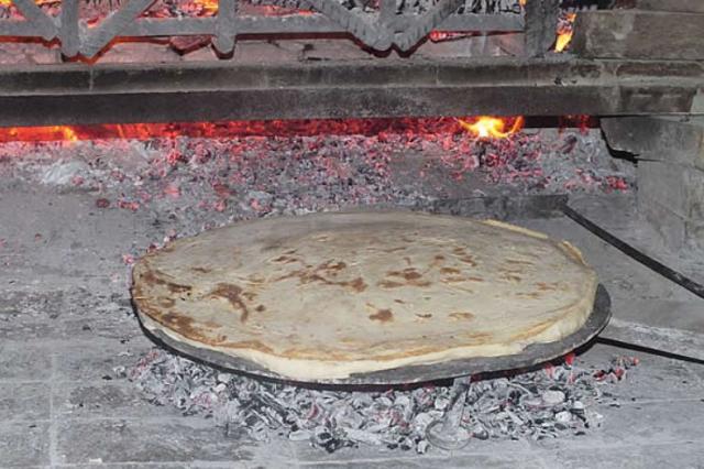 Spezialität des Hauses ist die Torta al testo die im offenem Feuer gebacken wird