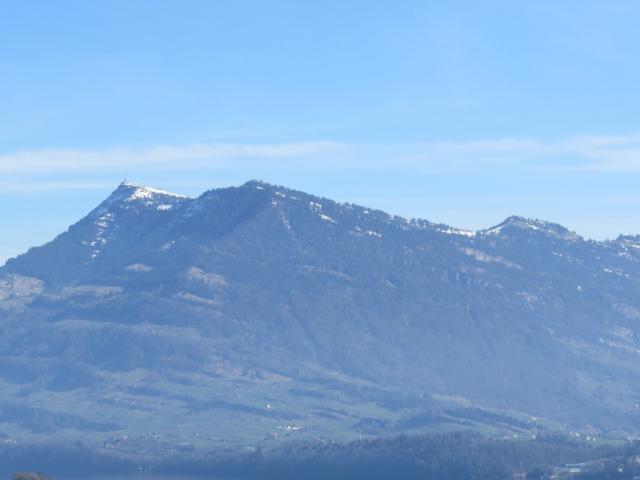 die Rigi noch schneebedeckt