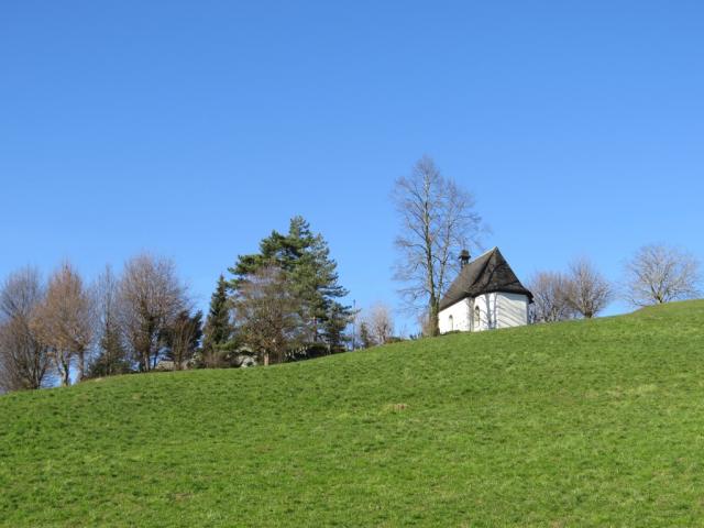 wir blicken hinauf zur Berg Sion Kapelle