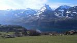 während dem hinunterlaufen Richtung Weesen bestaunen wir den Tiefblick auf den Walensee