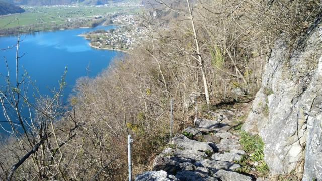 mit einer super schönen Aussicht verlieren wir über diesen historischen Teilstück weiterhin an Höhe