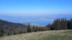 während dem hinaufwandern bestaunen wir die Aussicht auf den Zürichsee, Insel Ufenau, Seedamm und Rapperswil