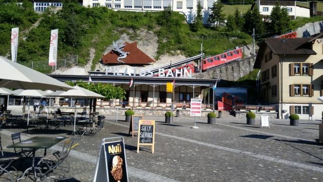 direkt bei der Talstation der Pilatus Bahn beginnt unsere Etappe