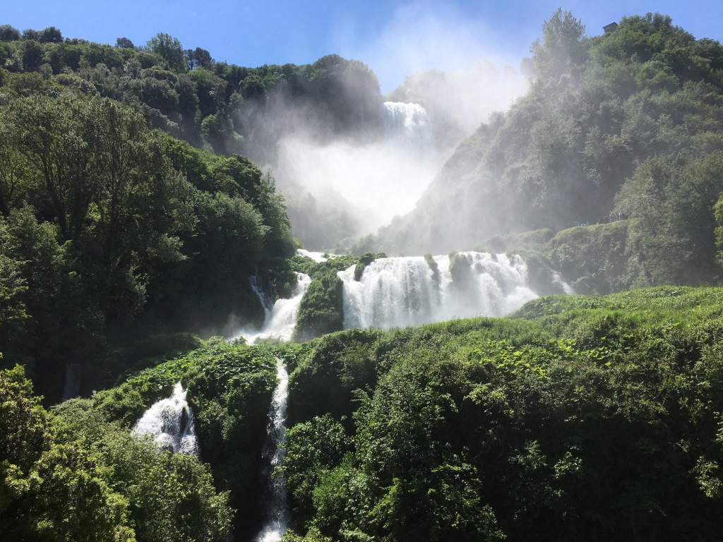 mit seinen 165 m Höhe ist er einer der höchsten Wasserfälle Italiens