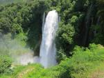 ...der danach als Marmore Wasserfall in die Tiefe fällt