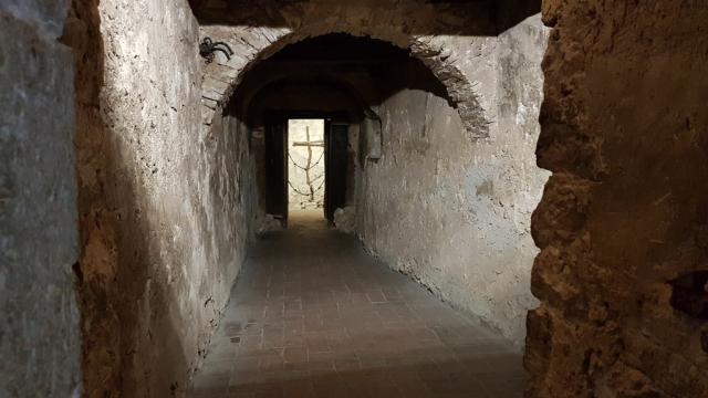 unterhalb der San Francesco Kirche laufen wir zur Mariengrotte