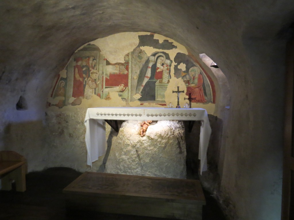 hier in der Krippenkapelle stellte San Francesco an Weihnachten die erste Krippe auf