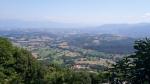 vom Vorplatz der Kapelle geniessen wir eine traumhafte Aussicht auf die Landschaft...