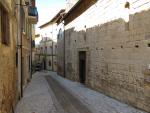wir durchqueren den alten Ortskern von Calvi dell' Umbria das auf einem Hügel erbaut ist