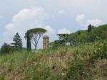 schon von weitem ist der Glockenturm der Kirche von Vescovio zu sehen