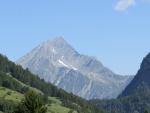 links von uns erhebt sich die Pyramide des Piz Linard und Piz Glims, den wir bestiegen haben