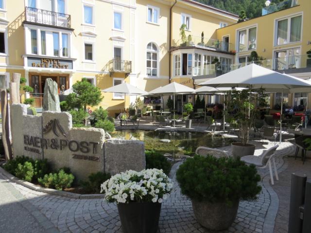 ...und legen im Hotel Bären und Post eine Kaffeepause ein