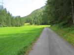 der Wanderweg führt bei Surpunt 1422 m.ü.M. noch auf gleichbleibender Höhe