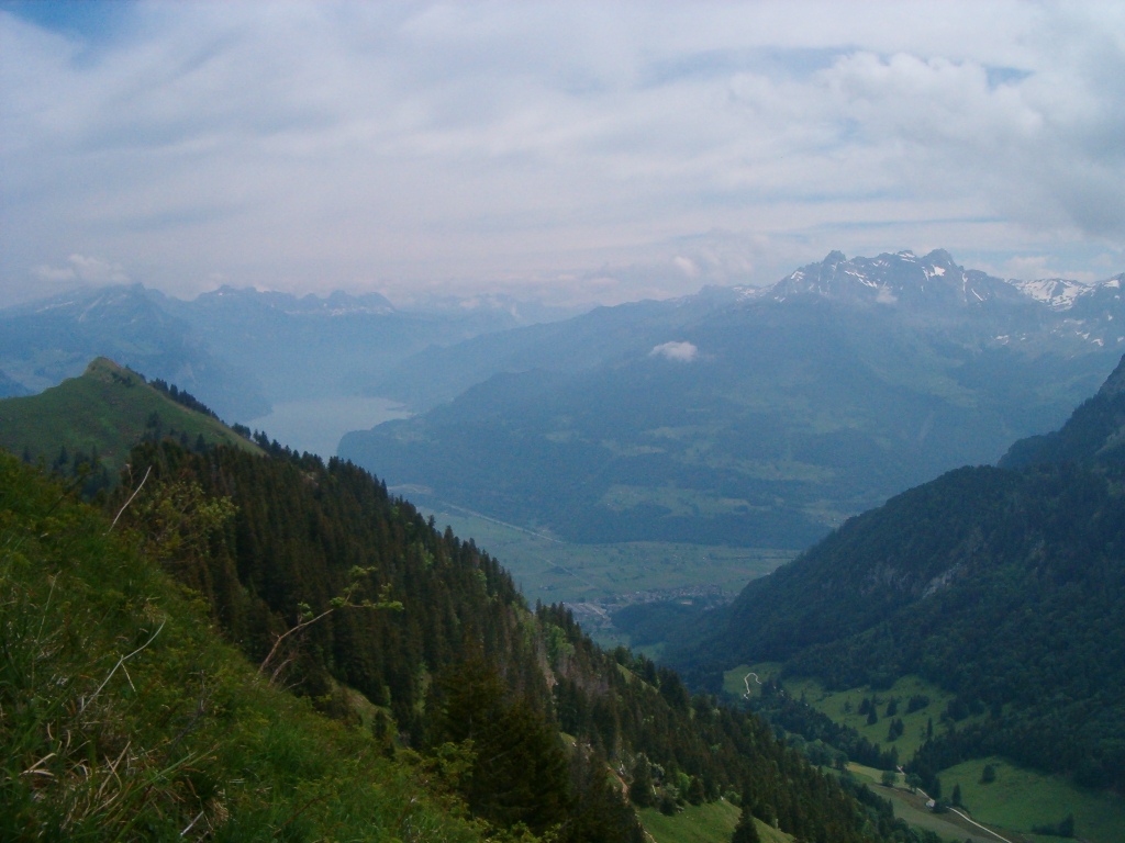 Linthebene mit Walensee im Hintergrund