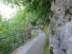 über den zwischen 1900 und 1905 erbaute Felsenweg, wandern wir zum Hammetschwand Panoramalift