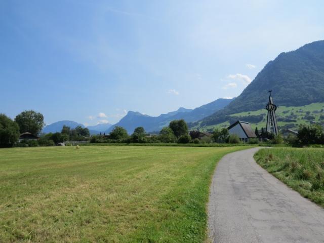 vorbei an der Badanlage von Ennetbürgen, überqueren wir die Engelberger Aa