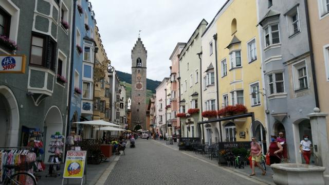 wir flanieren durch die Altstadt zwischen prächtigen Bürgerhäusern mit ihren charakteristischen "Erkern"...