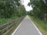 wie mit einem Lineal gezeichnet, führt uns der Wanderweg dem Eisacktal-Vale Isarco talauswärts