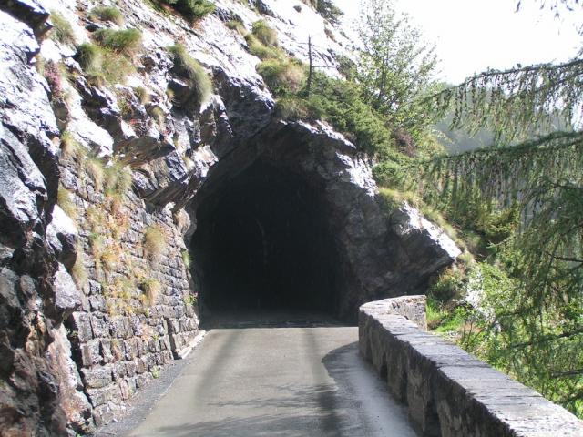 Strasse die zum Stausse führt