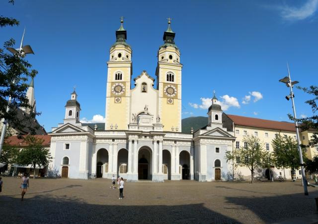 weiter durch die historische Altstadt, geht es zum Schluss zum hochromanischem, 1237 geweihter Brixner Dom