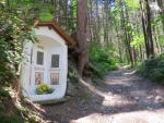 ein steiler Kreuzweg führt uns nun hinauf zur Wallfahrtskirche St.Cyrill