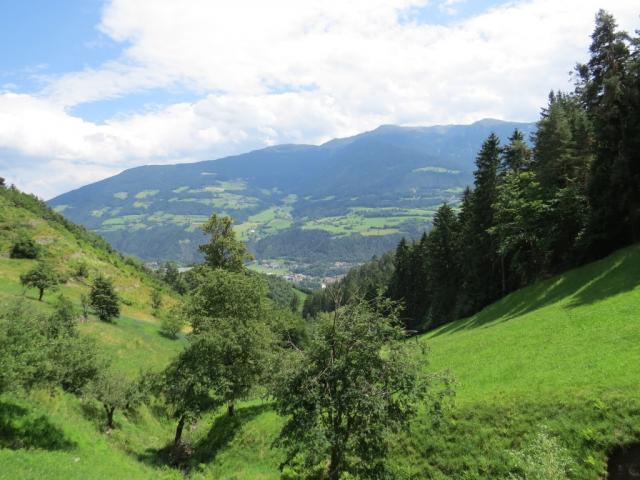 ...bezeichnet ein. Der Kastanienweg beginnt beim Kloster Neustift, (den wir am Vortag besucht haben), und...