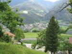 auf der anderen Seite des Eisacktal-Vale Isarco erkennen wir Albeins-Albes