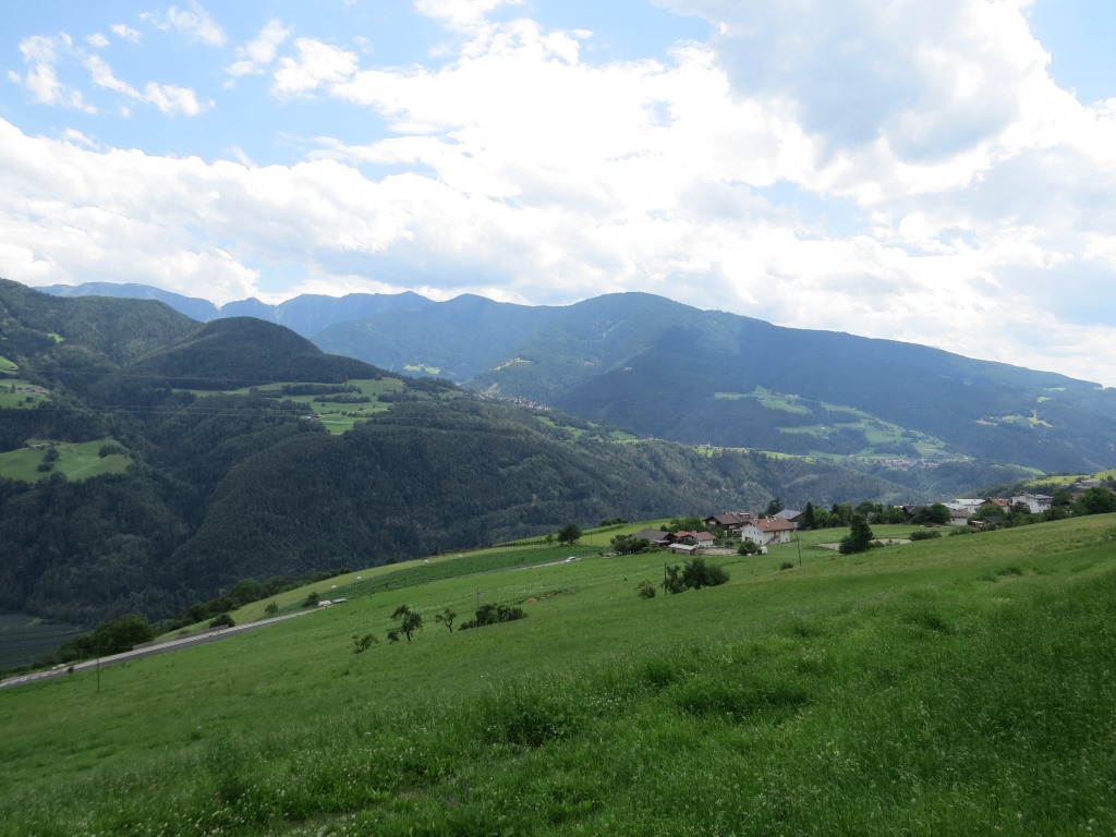 während dem Wandern hat man immer wieder so schöne Ausblicke in das Eisacktal-Vale Isarco