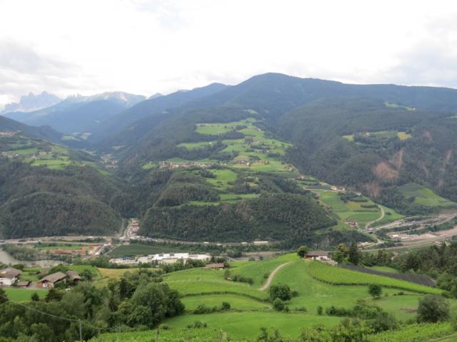 tief unter uns das Eisacktal-Vale Isarco