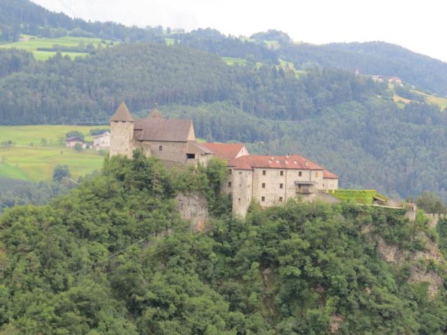 gut 200m über Klausen im Eisacktal thront das Kloster Säben weithin sichtbar auf einem markanten Felsen