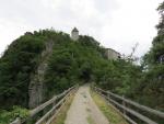 Kloster Säben thront fast wie eine Burg auf einem Felsen, der bereits in der Jungsteinzeit besiedelt war