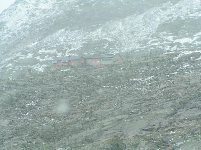 die Capanna Cadlimo im Schneetreiben