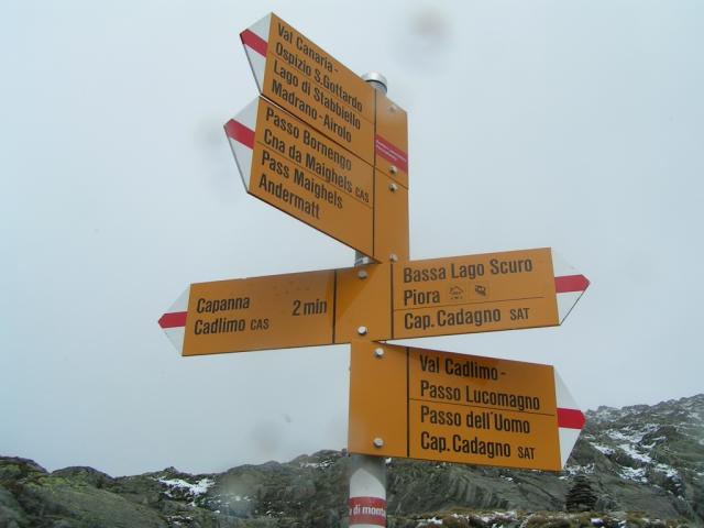 Wegweiser bei der Capanna Cadlimo