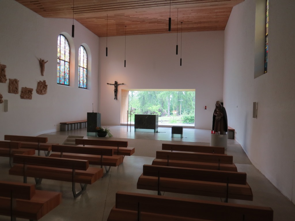 ...besuchen wir die Waldkirche zum hl. Josef