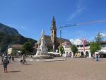 wir erreichen den Waltherplatz das Herz von Bolzano, mit dem Dom Maria Himmelfahrt