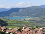 die Sicht reicht bis zum Kalterer See-Lago di Caldaro