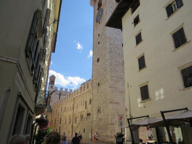 wir flanieren durch die Altstadt und erreichen den Palazzo Pretorio...