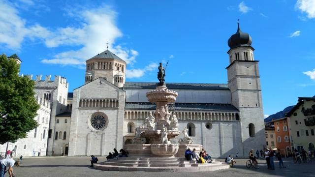 rund um die Piazza del Duomo mit dem Neptunbrunnen in der Mitte,...