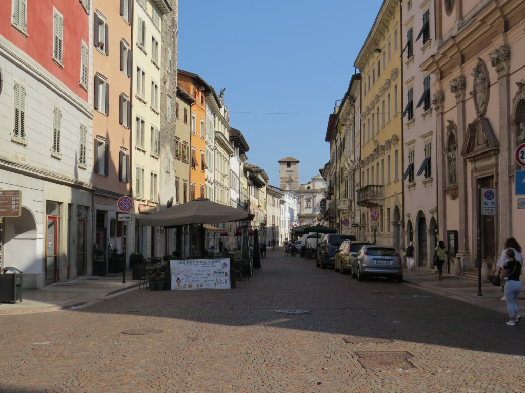 zu Fuss durchqueren wir die Altstadt von Trento