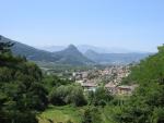 wir blicken zurück nach Pergine Valsugana und zu den beiden Hügeln mit dem Passo Cimirlo