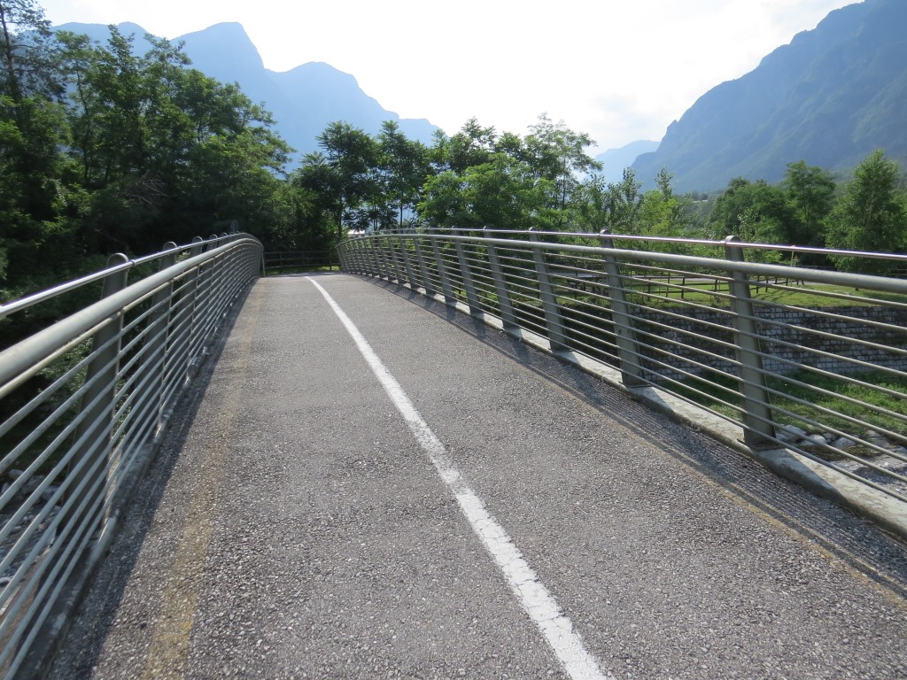 auf der Via Romea angekommen, überqueren wir den Torrente Chieppena...