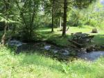 auch heute ist der Wanderweg und zeitgleich auch Radweg gut ausgebaut. Es gibt schön gelegene Picknick-Plätze