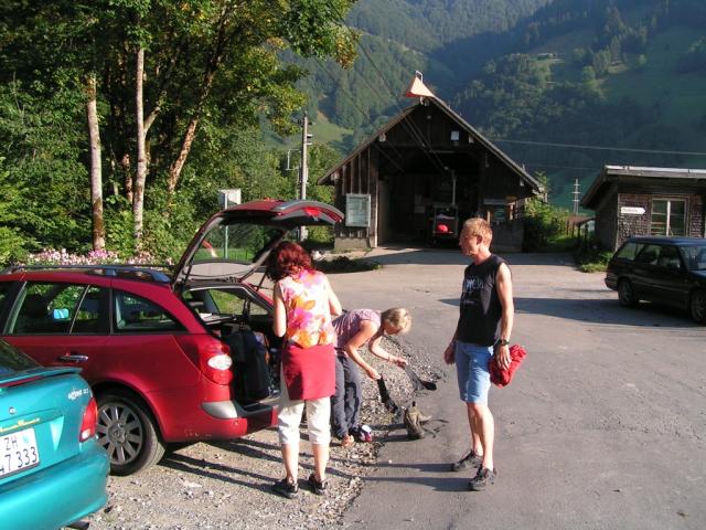 Gaby, Mäusi und Thomas beim packen