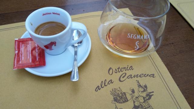 zum Schluss gibt es noch ein Espresso begleiten von einem Grappa, was sonst