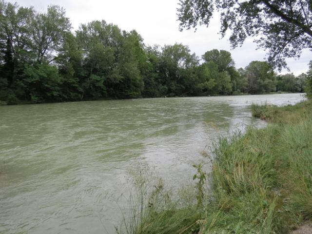 vom kleinen Bach ist die Brenta nun zu einem richtig grossen Fluss angeschwollen