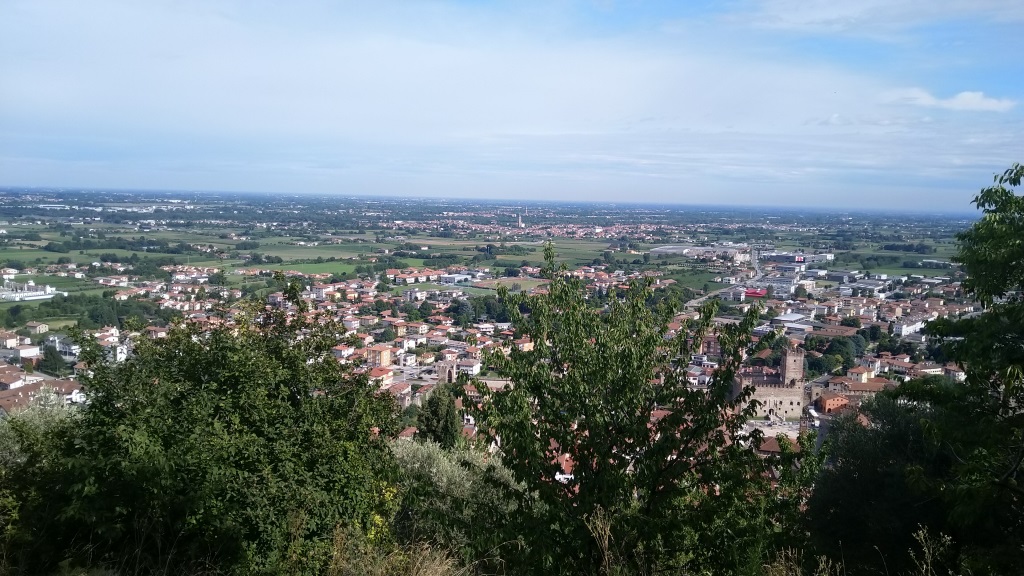 die Aussicht auf die Ebene ist gewaltig schön