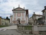 inmitten der befestigten Altstadt liegen der Dom Santa Maria Assunta e San Liberale